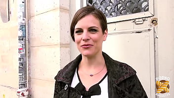 Marie, 28Ans, S'essaye À La Double Pénétration free video