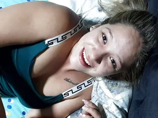 My Stepsister Gives Me A Delicious Blowjob (Pov)