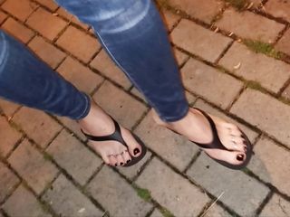 A Crossdresser With Beautiful Feet Walks The Street And Seduces In Sexy Flip-Flops free video